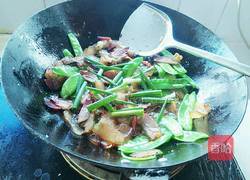 豌豆片炒腊肉的做法图解7