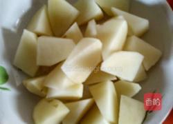 土豆木耳烧茄子的做法图解2