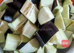 土豆木耳烧茄子的做法图解3