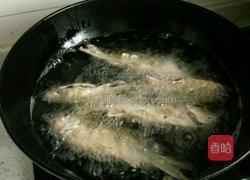 香炸鲫鱼的做法图解2
