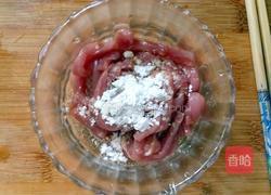 胡萝卜炒肉丝的做法图解1
