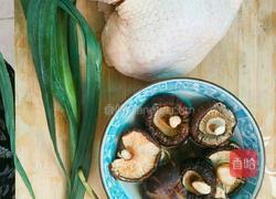特制香菇鸡肉面的做法图解1