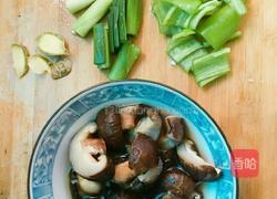 特制香菇鸡肉面的做法图解2