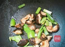 特制香菇鸡肉面的做法图解5