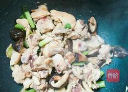 特制香菇鸡肉面的做法图解6