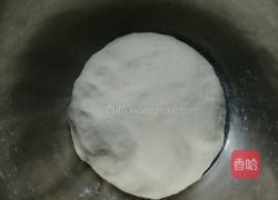 腊肉酸菜包的做法图解2