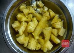 鲜榨菠萝汁的做法图解4