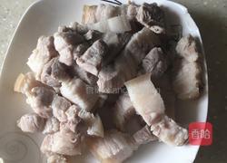 砂锅 土豆红烧肉的做法图解2