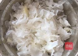 银耳雪梨汤的做法图解3