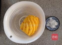糖水菠萝的做法图解1