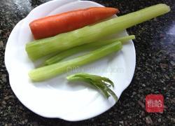 凉拌莴苣的做法图解1