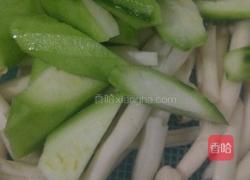海鲜菇丝瓜肉末汤的做法图解1