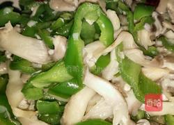 青椒炒菇的做法图解5