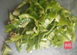 青椒炒菇的做法图解3