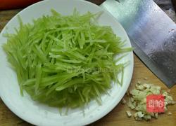 清炒莴笋丝的做法图解2