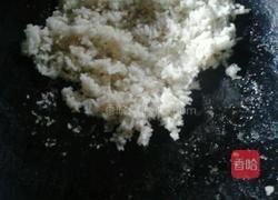 剩米饭鸡蛋饼的做法图解1