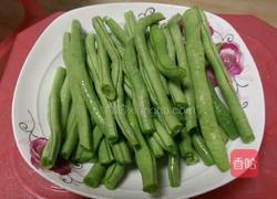 烧豆角的做法图解1