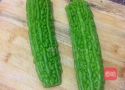 炒苦瓜的做法图解1