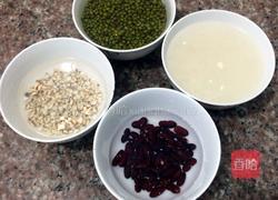 红豆薏米水的做法图解1