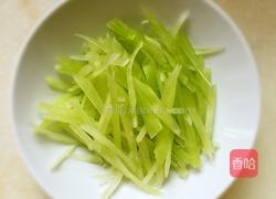 莴笋炒鸡蛋的做法图解1