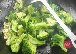 蒜蓉西兰花炒黑木耳的做法图解5