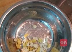 豌豆炒肉的做法图解2