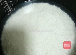 红烧肉焖饭的做法图解1
