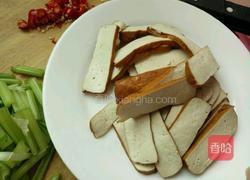 芹菜炒香干的做法图解2