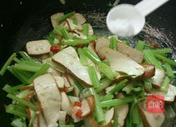 芹菜炒香干的做法图解5