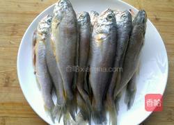 油炸小黄鱼的做法图解1