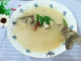 鲜菌奶白鲫鱼汤