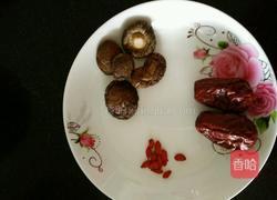 红枣香菇土鸡汤的做法图解1