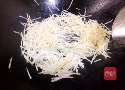 土豆丝炒韭菜的做法图解3