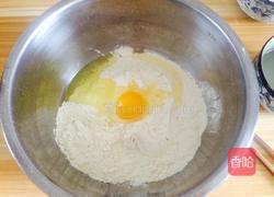 番茄鸡蛋拌面的做法图解1