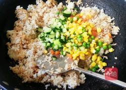 三色蛋炒饭的做法图解9