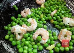 豌豆炒虾仁的做法图解6