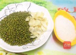 百合绿豆汤的做法图解1