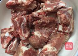 玉米炖排骨的做法图解1