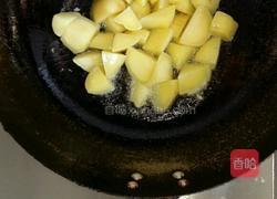 土豆烧排骨的做法图解2
