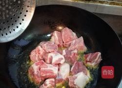 胡萝卜焖排骨的做法图解4