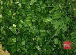 鸡蛋韭菜煎饼的做法图解1