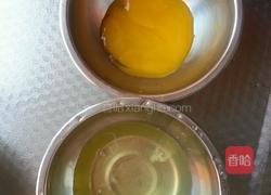 青椒炒鸡蛋黄的做法图解1