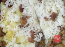 土豆腊肠焖饭的做法图解7