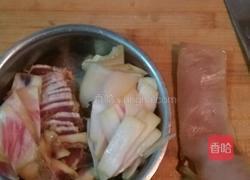 花菜炒腊肉的做法图解1