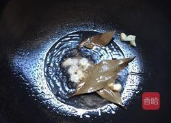 辣鸡腿炒青豆的做法图解2
