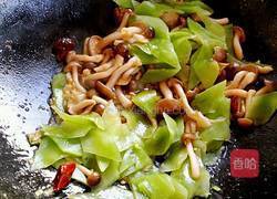蚝油莴笋炒鸡腿菇的做法图解6