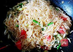 素菜炒面的做法图解5