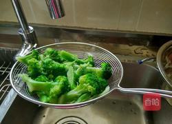 西兰花炒鸡蛋的做法图解3