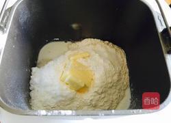 面包机版奶香吐司的做法图解4