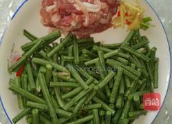 肉丝炒豆角的做法图解1